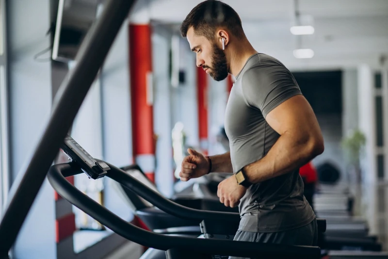 man in gym photo by senivpetro on freepik